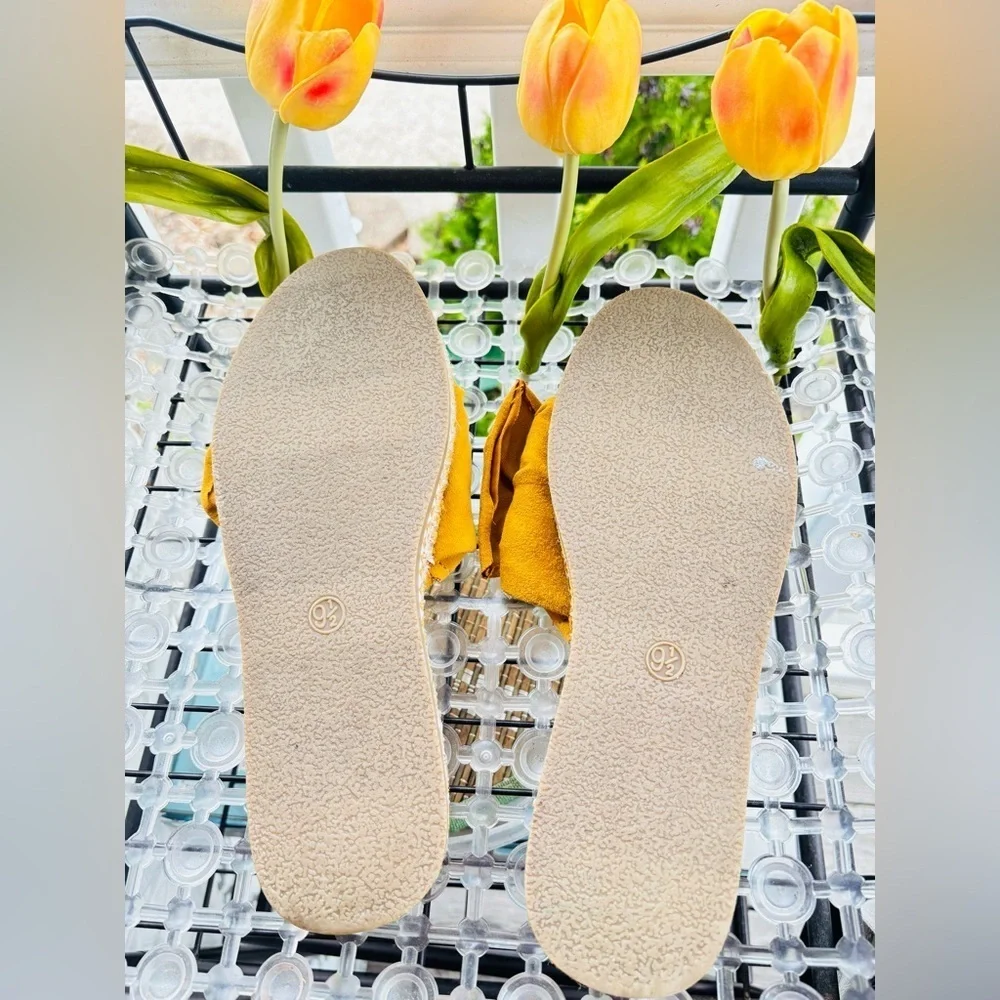 Universal Thread Lila Yellow Knotted espadrille